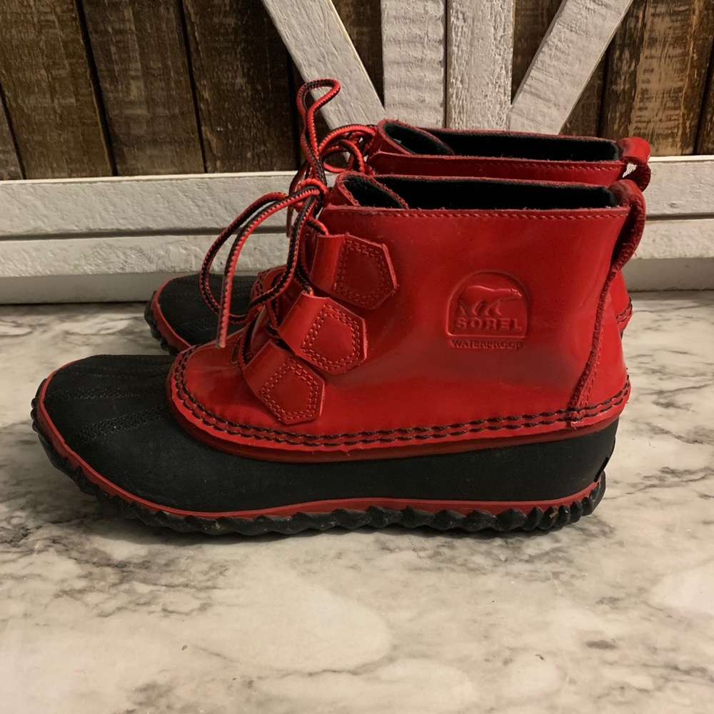 Sorel red boots size 6.5 out n about duck shoe